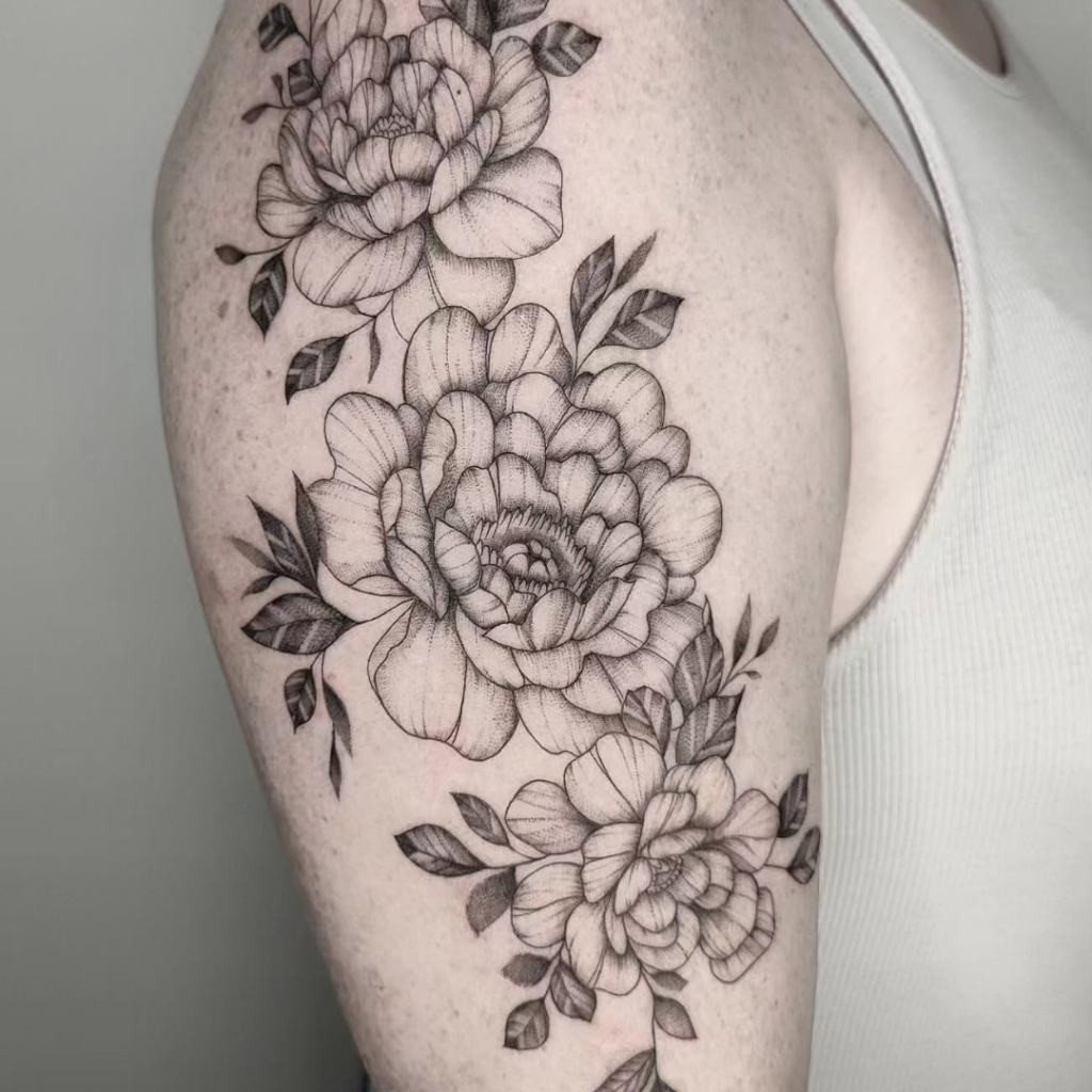 fine line tattoos stockholm beehive studio julie_blomster_tattoo